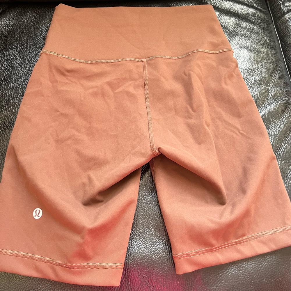 lululemon athletica Women's Bike Shorts Size 6 Color is Expresso
